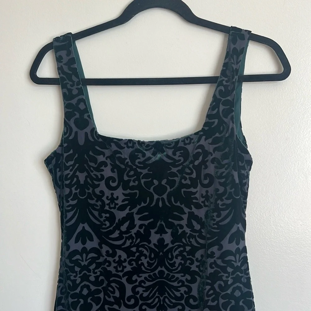 Emerald green, velvet patterned body con dress - Picture 1 of 9